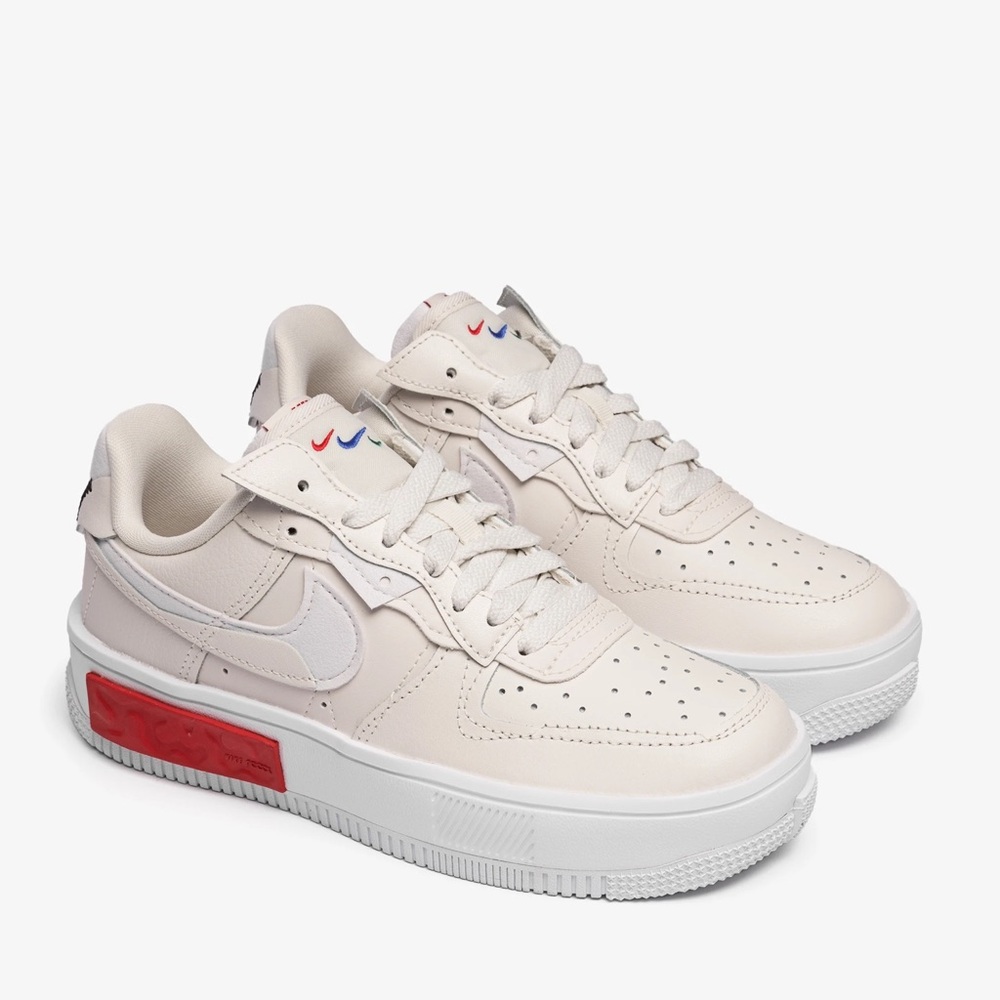 Nike Women’s Sneakers in Light Beige with Red and Blue Accents